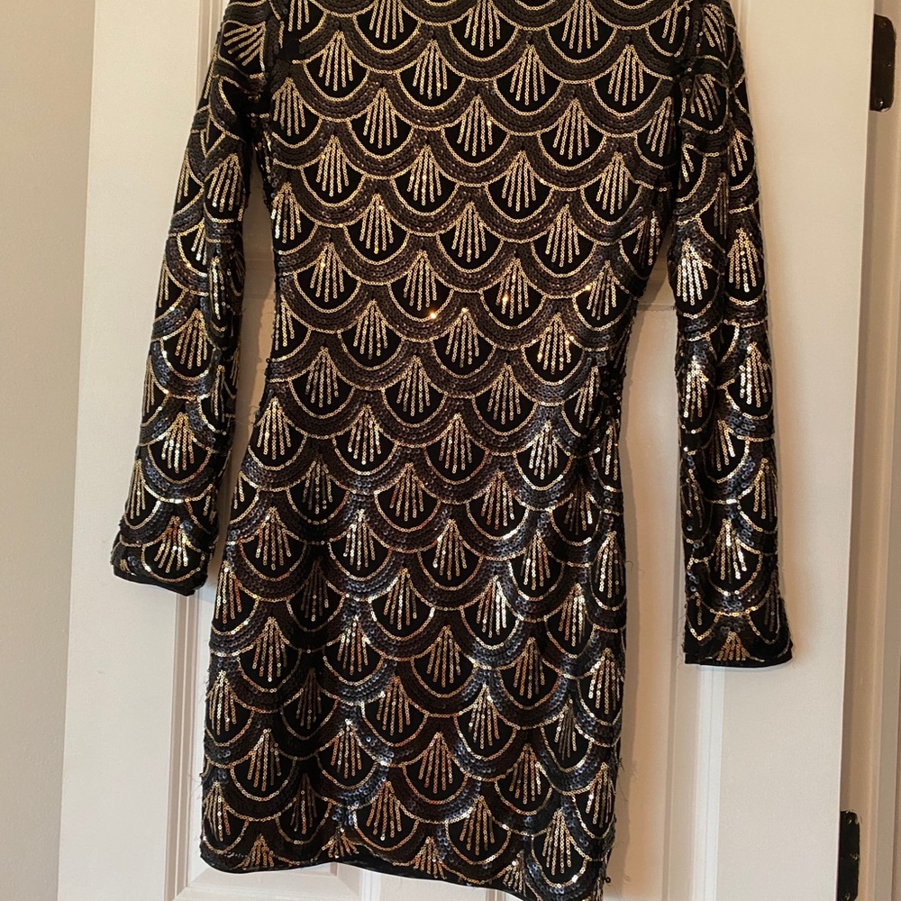 Fitted short dress with long sleeves - Picture 5 of 5